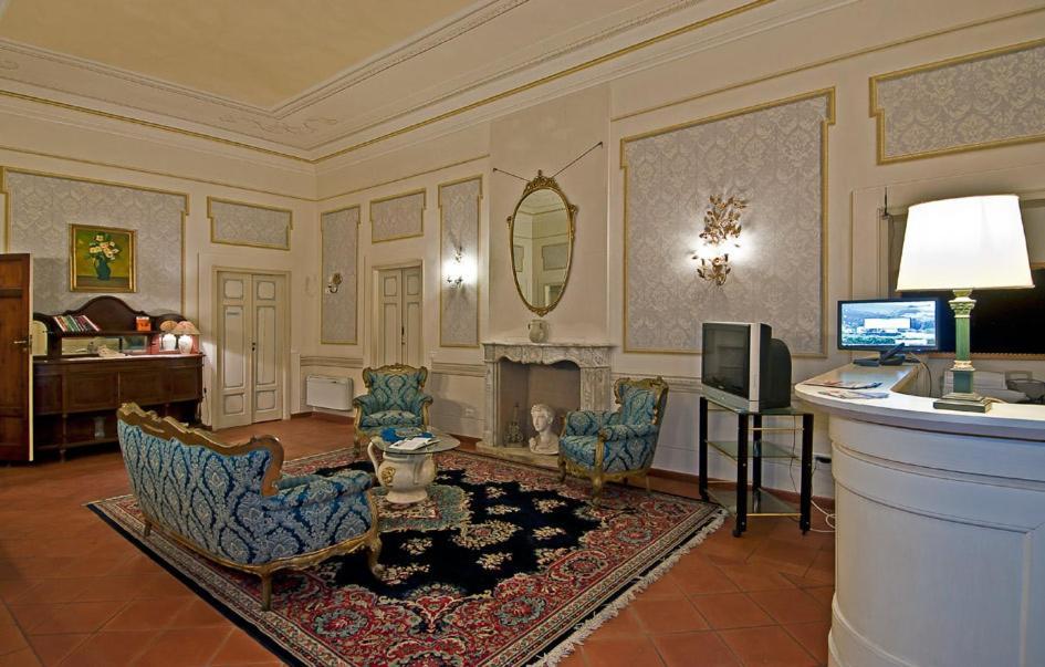 Hotel Villa Cheli ลุคคา ภายนอก รูปภาพ